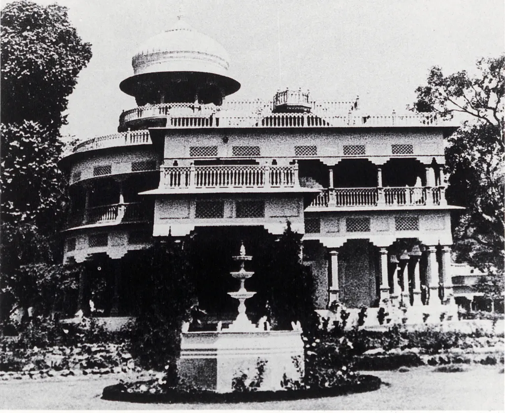 1927-ൽ നിർമാണം പൂർത്തിയായ പുതിയ ആനന്ദ് ഭവൻ. 1929-ൽ നെഹ്റു കുടുംബം പുതിയ വീട്ടിലേക്ക് താമസം മാറി.