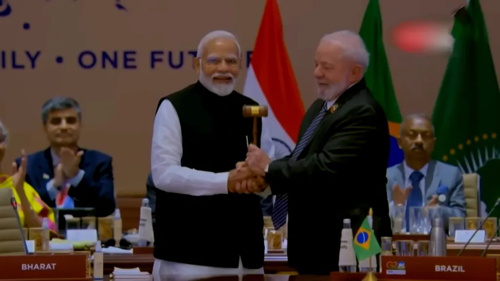 2026-ൽ ഇന്ത്യ ബ്രിക്സിന്റെ അധ്യക്ഷപദം വഹിക്കുമ്പോൾ ഇത്തരമൊരു അമേരിക്കൻ പ്രലോഭനത്തിൽ വീഴുന്നത് വികസ്വര രാജ്യങ്ങളുടെ ഐക്യത്തിന് പോറലേൽപ്പിക്കും. 