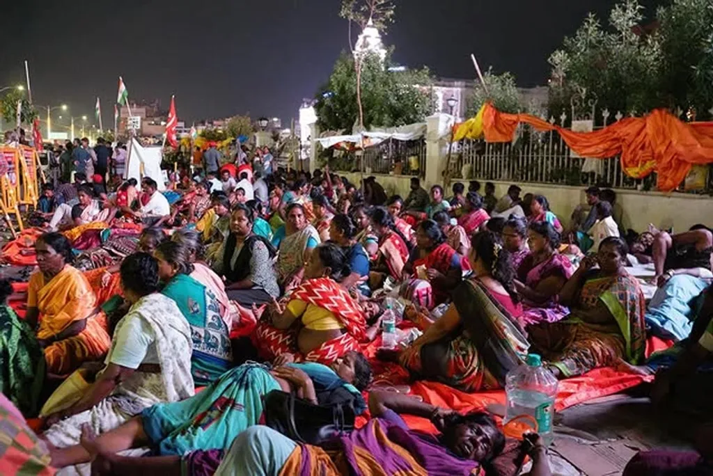 നഗരവൽക്കരണത്തിന്റെ ഭാഗമായി നടപ്പിലാക്കുന്ന 'ചെന്നൈ മോഡൽ' മാലിന്യ സംസ്കരണം എങ്ങനെയാണ് ഒരു വലിയ ജനവിഭാഗത്തെ തൊഴിലില്ലായ്മയിലേക്കും അരക്ഷിതാവസ്ഥയിലേക്കും തള്ളിവിടുന്നത് എന്നതിന്റെ നേർച്ചിത്രമാണ് 2026-ന്റെ തുടക്കത്തിൽ നാം കണ്ട 2025-ൽ ആരഭിച്ച 165 ദിവസത്തെ ഐതിഹാസിക സമരം.