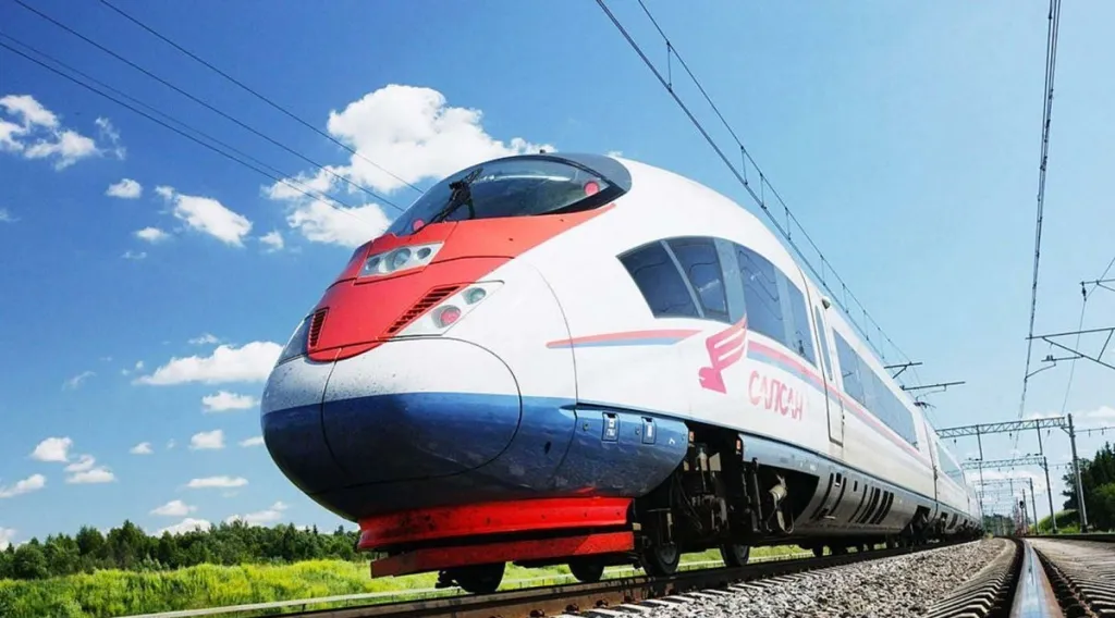 ഇന്ത്യയിൽ വന്ദേ ഭാരത് ട്രെയിനുകൾക്ക് ഏറ്റവും ഉയർന്ന ഒക്യൂപൻസി നിരക്കുള്ള സംസ്ഥാനം കേരളമാണെന്ന വസ്തുത, വേഗതയേറിയ റെയിൽ യാത്രകളോടുള്ള മലയാളിയുടെ താല്പര്യത്തെയാണ് വ്യക്തമാക്കുന്നത്. എന്നാൽ ഈ വർദ്ധിച്ച ആവശ്യം പരിഗണിച്ച് അടിസ്ഥാന സൗകര്യങ്ങൾ വികസിപ്പിക്കുന്നതിൽ കേന്ദ്ര ബജറ്റ് പുലർത്തുന്ന വിമുഖത സംസ്ഥാനത്തിന്റെ വികസന വേഗതയെ പ്രതികൂലമായി ബാധിക്കുന്നു.