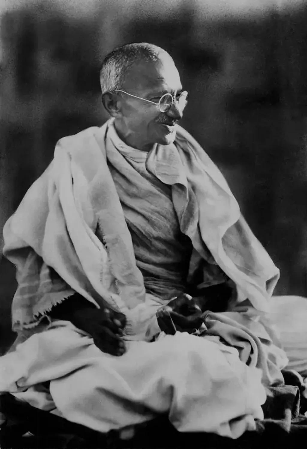 മഹാത്മാ ഗാന്ധി. ബുദ്ധമുഖത്തെ ശാന്തിപോലെ. ഗാന്ധിമുഖത്തെ നിഷ്കളങ്കതയും ശിശുസഹജവുമായ പുഞ്ചിരി പോലെ. ആ സത്യം തന്നെയാണ് വിടർന്നുനില്ക്കുന്ന ഒരു പനിനീർപൂവിലും കാണുന്നത്; തെളിനീർ നിറഞ്ഞ ഒരു തടാകത്തിന്റെ മുഖശാന്തിയിലും അത് നമുക്ക് കാണാനാകണം.