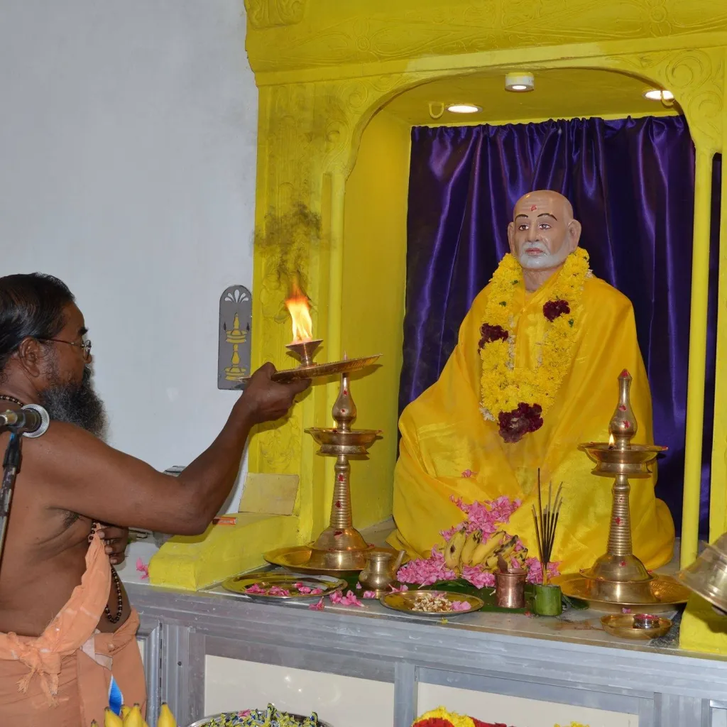 ഗുരുവിൻ്റെ ക്ഷേത്രനിർമ്മാണങ്ങളും വിഗ്രഹപ്രതിഷ്ഠകളും കീഴാളരെ ഹൈന്ദവ ആരാധനാക്രമങ്ങളുടെ വക്താക്കളാക്കി മാറ്റി.