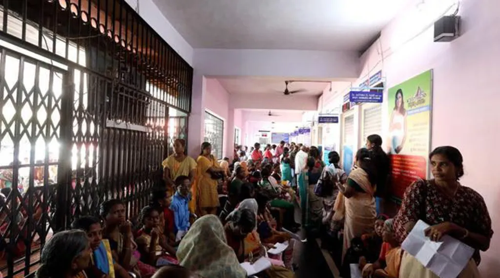 ഒ. പി., ഐ.പി ചികിത്സകളിൽ 36- 37% മാത്രമാണ് കേരളത്തിലെ സർക്കാർ ആശുപത്രികൾ നടത്തുന്നത്. ബാക്കി 61- 63 % ചികിത്സയും സ്വകാര്യ മേഖലയിലാണ്. 