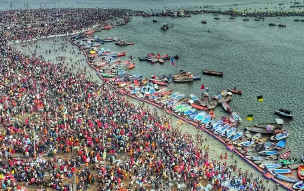 മഹാമാഘം എന്ന പേരിൽ തിരുന്നാവായയിൽ അരങ്ങേറിയ ഹിന്ദുത്വ രാഷ്ട്രീയ പരിപാടിക്ക് അവിടെ നിലനിന്നിരുന്ന മാമാങ്കത്തിന്റെ  ചരിത്രവുമായി യാതൊരു യാഥാർത്ഥ്യബന്ധവുമില്ലെന്നത് ചരിത്രപരമായ തെളിവുകൾ വ്യക്തമായി സൂചിപ്പിക്കുന്നതാണ്.