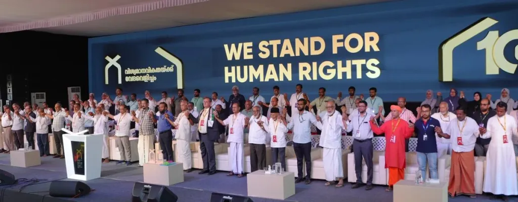 ഫാഷിസ്റ്റ് വിരുദ്ധ പോരാട്ടത്തെക്കുറിച്ച് നിരന്തരം വാചാലരാകാറുള്ള കേരള നദ്‌വത്തുൽ മുജാഹിദീൻ (കെ.എൻ.എം), തങ്ങളുടെ പത്താം സംസ്ഥാന സമ്മേളന വേദിയിലേക്ക് ബി.ജെ.പി പ്രതിനിധികളെ ക്ഷണിച്ചുവരുത്തിയത് വലിയ വിവാദമായിരുന്നു.