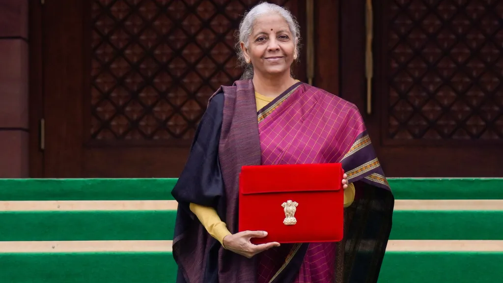 ബജറ്റിൽ കേരളത്തിന് ആകെ കിട്ടിയെന്ന് പറയാവുന്നത് അപൂർവ ധാതുഇടനാഴിയുടെയും കടലാമ പ്രജനന കേന്ദ്രങ്ങൾ കേന്ദ്രീകരിച്ചുള്ള വിനോദസഞ്ചാരപാതയുടെയും ഭാഗം ആക്കുമെന്നതുമാണ്.