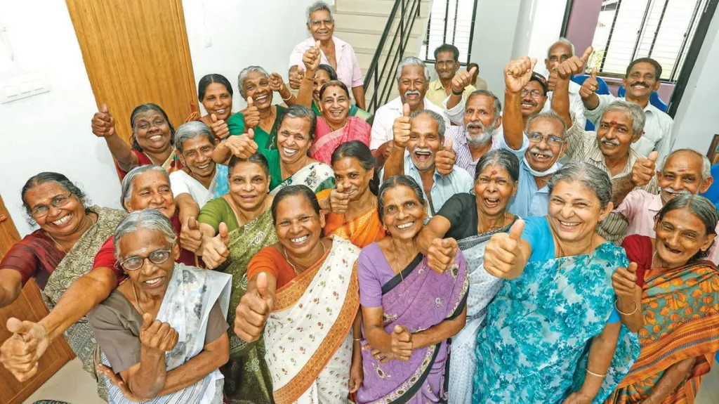 സംസ്ഥാനത്തെ വയോജന ജനസംഖ്യാ ഘടനയുടെ ശ്രദ്ധേയമായ ഒരു വശം, അവരുടെ ലിംഗ-അനുപാതം എപ്പോഴും സ്ത്രീകൾക്ക് അനുകൂലമാണെന്നതാണ്. അതായത്, വയോജന വിഭാഗത്തിൽ സ്ത്രീകളുടെ എണ്ണം പുരുഷൻമാരേക്കാൾ കൂടുതലാണ്. 