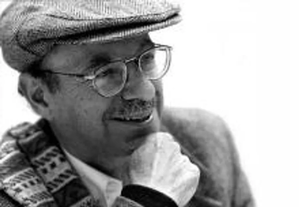 ജെയിംസ് പെട്രാസ്.