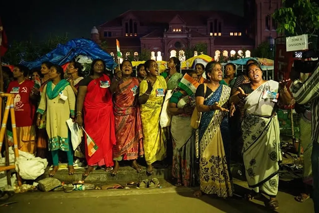 മാലിന്യ തൊഴിലാളികളുടെ അധ്വാനത്തെ കേവലം 'വേസ്റ്റ്  നീക്കൽ' മാത്രമായി കാണുന്ന പൊതുബോധം എന്നും അവരുടെ സാമ്പത്തിക മൂല്യത്തെ വിസ്മരിക്കുകയാണ് പതിവ്. 