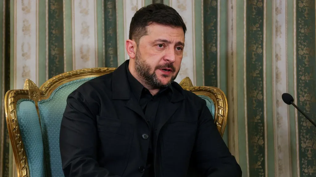 യുക്രെയ്‌ൻ പ്രസിഡന്റ് വ്ളാഡിമിർ ഒസെലെൻസ്കി.  യുക്രെയ്‌നിന്റെ അതിർത്തികൾ പൂർണ്ണമായും വീണ്ടെടുക്കണമെന്നും ശക്തമായ സുരക്ഷാ ഉറപ്പുകൾ വേണമെന്നും പ്രസിഡന്റ് സെലൻസ്‌കി നിർബന്ധം പിടിക്കുന്നു. 