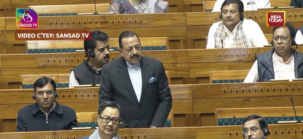 ആണവോർജ്ജ മേഖലയിൽ സ്വകാര്യ പങ്കാളിത്തത്തിന് വഴിതുറക്കാൻ ലക്ഷ്യമിട്ട SHANTI ബിൽ ലോക്സഭയിൽ കേന്ദ്രമന്ത്രി ജിതേന്ദ്ര സിങ് അവതരിപ്പിക്കുന്നു