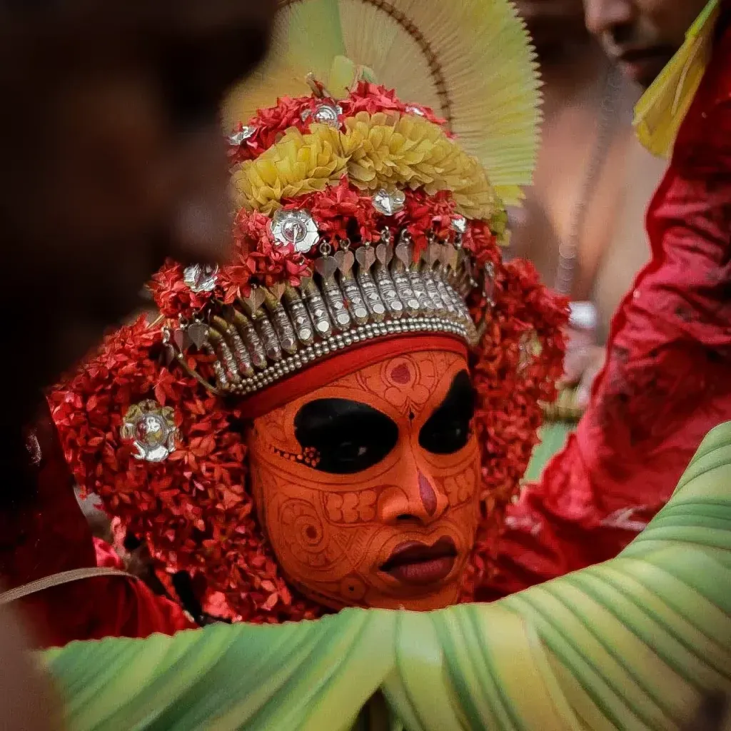 അനീതിയുടെ ഇരയായ കണ്ണനാണ് വിഷ്ണുമൂർത്തി തെയ്യമായി മാറുന്നത്. ഈ കഥയും ഒരു തരത്തിൽ തിയ്യരുടെ എതിരിടാനുള്ള സാമൂഹിക വാഞ്ഛയെ വെളിവാക്കുന്നു. 