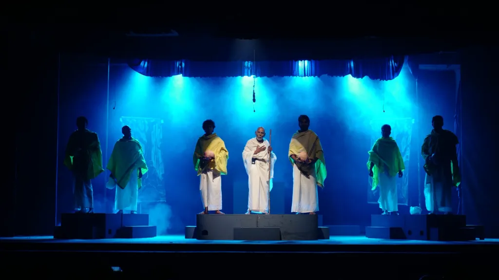 രസപ്രധാനമായ അവതരണത്തിനായി ഗുരുവിനെ പുനഃരെഴുതുമ്പോൾ സന്യാസി എന്ന നിലയിൽ ശാന്തരസമായിരിക്കും മുന്നിൽ വരിക. ദാർശനികമായ ജീവിതം നയിച്ച ഗുരുവിൽ കണ്ടെത്താൻ കഴിയുന്ന രസം ശാന്തമാണ്. 