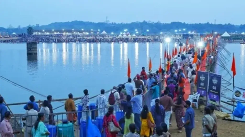 യഥാർത്ഥത്തിൽ നിലനിൽക്കുന്ന  തിരുനാവായ എന്ന ജീവതാനുഭവത്തിന്റെ റദ്ദാക്കലും, പുതിയൊരു ഹിന്ദുത്വവത്കരിക്കപ്പെട്ട ഭൂമിശാസ്ത്രത്തിന്റെ ഉൽപാദന പ്രവർത്തനങ്ങളുമാണ് അവിടെ നടന്നത്.