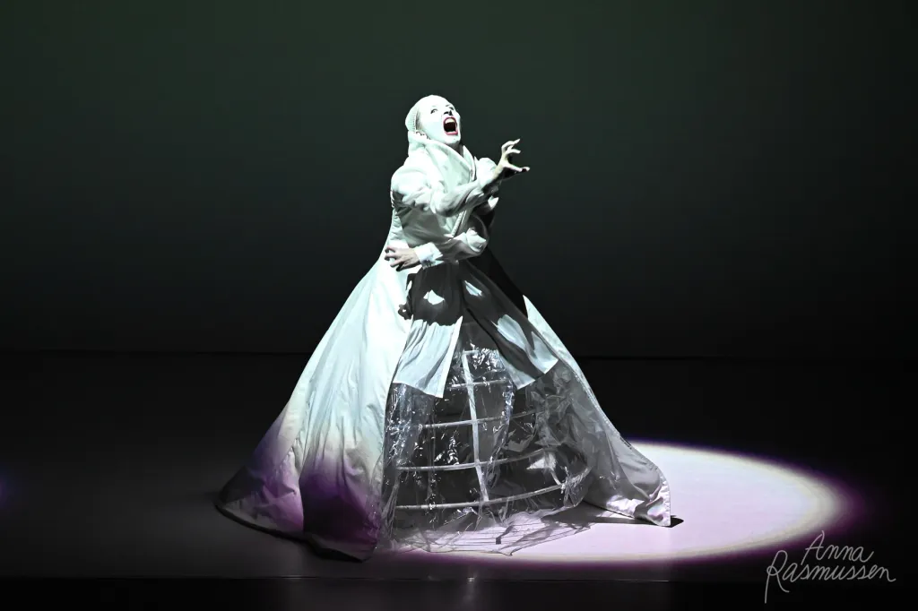 WOW! is the "catastrophic prophecy" made flesh. The dancers reach for each other, but their hands slip.