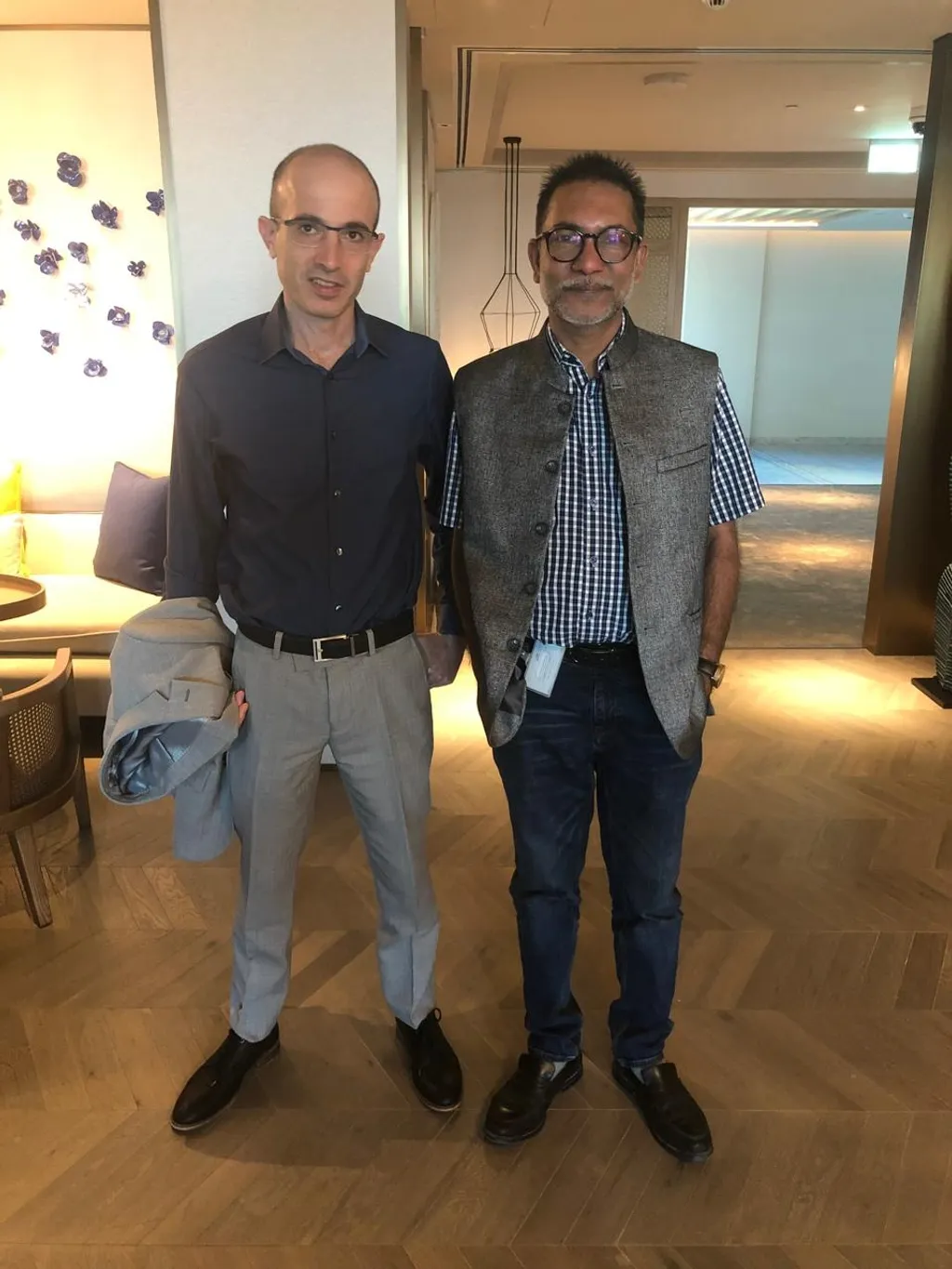 യുവാൽ നോആ ഹരാരി, ഷാജഹാൻ മാടമ്പാട്ട്​