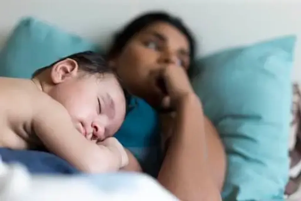 പ്രസവാനന്തരം ശരീരത്തിലുണ്ടാവുന്ന ചിലമാറ്റങ്ങളും കുഞ്ഞിന്റെ ജനനത്തോടെ ഉയർന്നുവരുന്ന പുതിയ ഉത്തരവാദിത്തങ്ങളുമെല്ലാം സ്വാഭാവികമായും സ്ത്രീകളുടെ മാനസികാവസ്ഥയെ ചെറുതായെങ്കിലും  ബാധിക്കാറുണ്ട്.