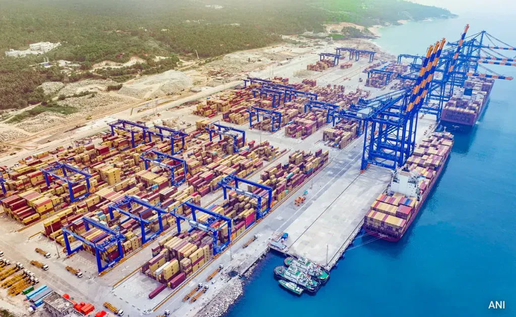 പ്രാദേശിക ജനതകളുടെ താല്പര്യങ്ങൾക്ക് ഒരു വിലയും കൽപ്പിക്കാതെ വിഴിഞ്ഞവും ദേശീയപാതയും തുരങ്കവുമായി മുന്നോട്ട് പോവുമ്പോൾ എന്തുതരം ജനാധിപത്യബോധമാണ് ഭരണകർത്താക്കൾ പിന്തുടരുന്നതെന്ന ആശങ്ക ഉന്നയിക്കേണ്ടിവരുന്നു.