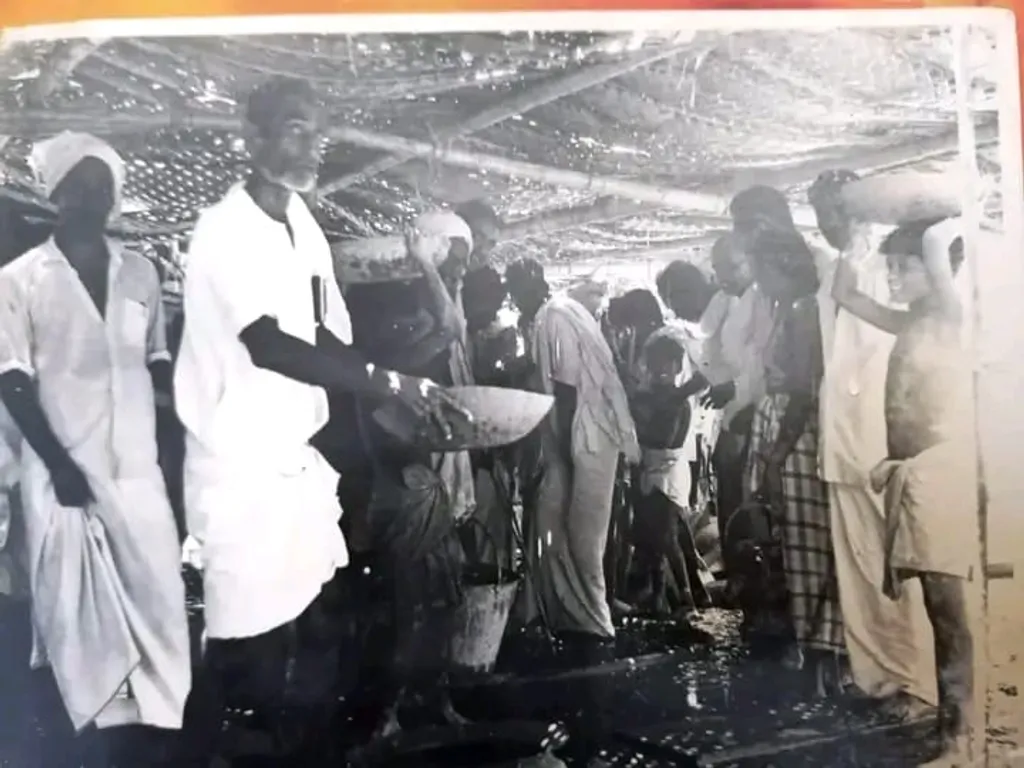 1960-കളിൽ പള്ളിയുടെ നിർമാണ സമയത്ത് എടുത്ത ഫോട്ടോ. ബീമാപ്പള്ളിക്കാരുടെ ശേഖരത്തിൽനിന്നുള്ളത്.