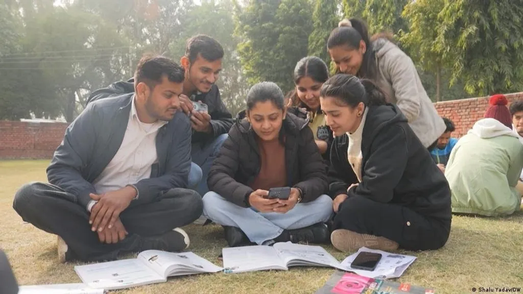 ജോലികളോടൊപ്പം സ്വകാര്യ വിദ്യാഭ്യാസ സ്ഥാപനങ്ങളും താൽക്കാലിക വിസയുള്ള കുടിയേറ്റക്കാർക്ക് ജർമ്മനിയിലെ തൊഴിൽ മേഖലയിലേക്ക് പ്രവേശനം എളുപ്പമാക്കുന്നു എന്നത് ശരിയാണ്. എന്നാൽ ഇവരിൽ പലരും വലിയ ശമ്പളമുള്ള ജോലിയല്ല ചെയ്യുന്നത്. 