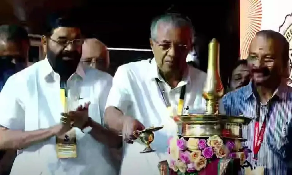 മതകാര്യങ്ങളിലെ രാഷ്ട്രീയപ്പാർട്ടികളുടെ ആശ്രയത്വം ഉപദ്രവകാരവും അപമാനകരവും ആണ്. തെരഞ്ഞെടുപ്പു സമയങ്ങളിലാണ് അത് ഭീകരമുഖം പ്രകടമാക്കുന്നത്. മറ്റുള്ളവരുടെ നിയന്ത്രണം കൂടാതെ സ്വന്തം ബുദ്ധിയെ ഉപയോഗിക്കുന്നതിനുള്ള കഴിവില്ലായ്മയാണ് ഈ ആശ്രയത്വം. 