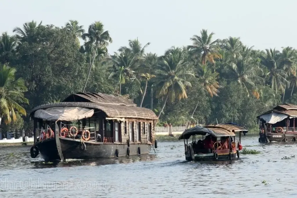 പരിസ്ഥിതി സൗഹൃദ ടൂറിസം ഉറപ്പാക്കാൻ ഗ്രീൻ സർട്ടിഫിക്കേഷൻ സംവിധാനം, മാലിന്യനിർമ്മാർജ്ജന മാനദണ്ഡങ്ങൾ, കാർബൺ ഫുട്പ്രിന്റ് കുറയ്ക്കുന്ന ഇടപെടലുകൾ എന്നിവ നടപ്പാക്കണം.