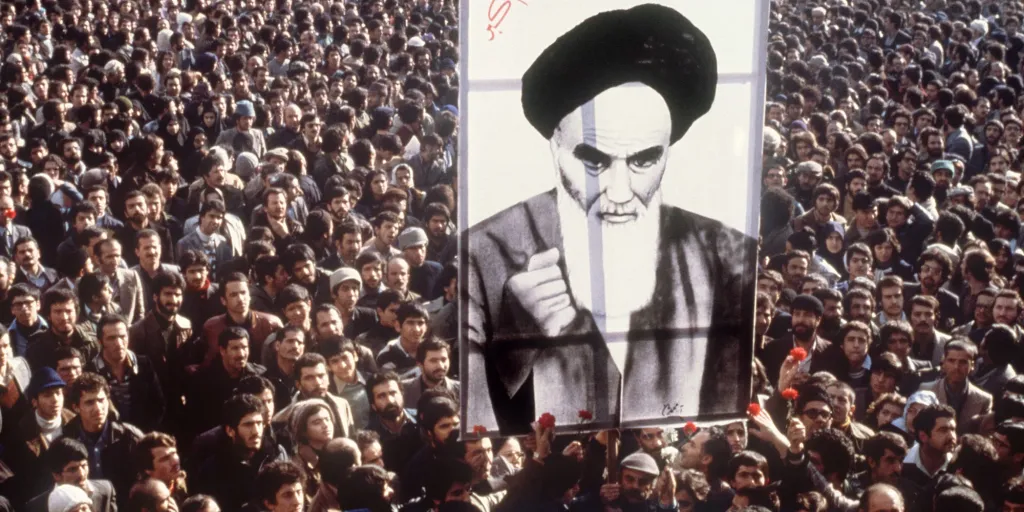 തികച്ചും മതാത്മകമായ ആ ഭരണകൂടം ഏതെങ്കിലും നിലക്ക് പ്രസക്തമാകുന്നത്, അതിന്റെ അടിയുറച്ച അമേരിക്കൻ വിരുദ്ധത കൊണ്ടു മാത്രമാണ്. രാഷ്ട്രീയമായി നീതീകരിക്കാവുന്ന ഒരു ഉള്ളടക്കം ആ അമേരിക്കൻ വിരുദ്ധതയിലുണ്ട്.