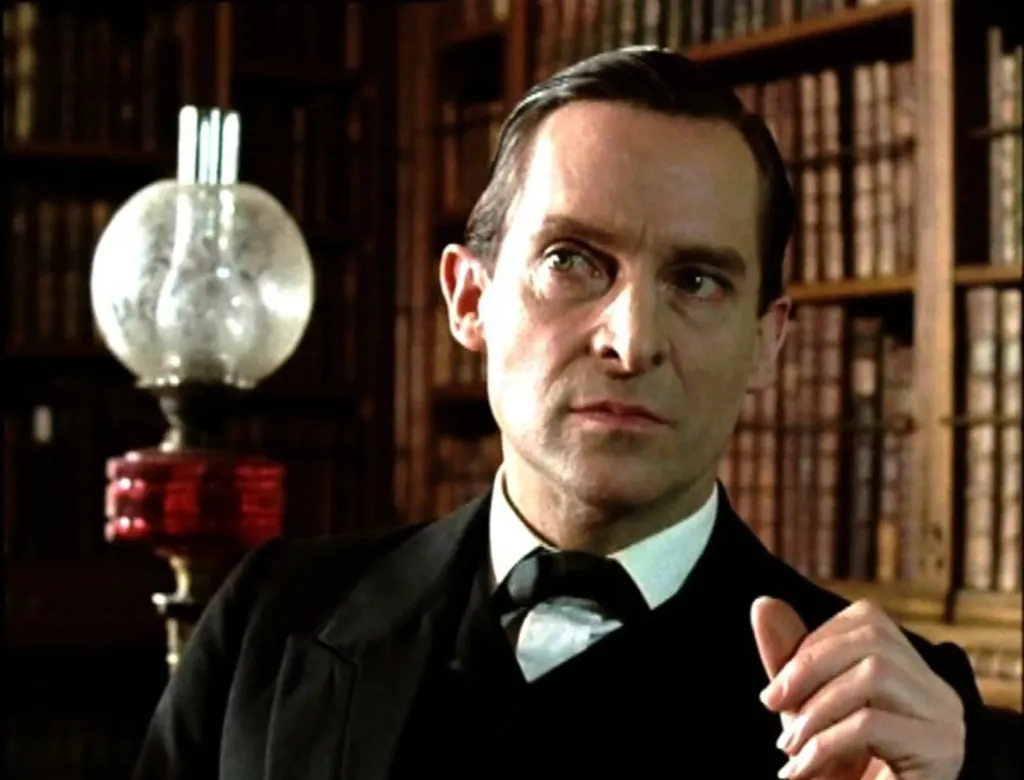 1984 മുതൽ 94 വരെ ജെറമി ബ്രെറ്റ് (Jeremy Brett) ഹോംസായി അഭിനയിച്ച, ഗ്രനാഡാ ടിവിയുടെ 41 എപ്പിസോഡുകളുള്ള പരമ്പര, വിക്ടോറിയൻ ലണ്ടൻ എന്ന സങ്കൽപ്പത്തിന് ഒരു മാനദണ്ഡമായി കണക്കാക്കപ്പെടുന്നു.