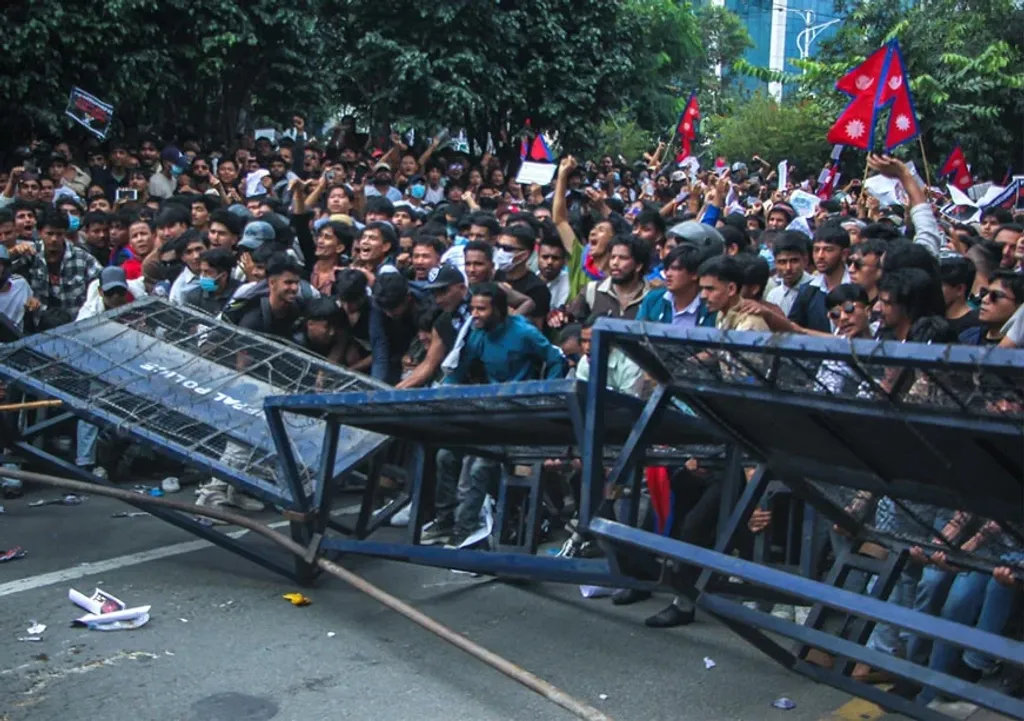 പരമ്പരാഗത രാഷ്ട്രീയ പാർട്ടികളുടെ പഴഞ്ചൻ ശൈലികളും ആധുനികത ആഗ്രഹിക്കുന്ന യുവാക്കളും തമ്മിലുള്ള 'സാംസ്കാരിക യുദ്ധമാണ്' നേപ്പാളിൽ നടക്കുന്നത് എന്ന വിലയിരുത്തിലായിരുന്നു രാഷ്ട്രീയ നിരീക്ഷകർ.