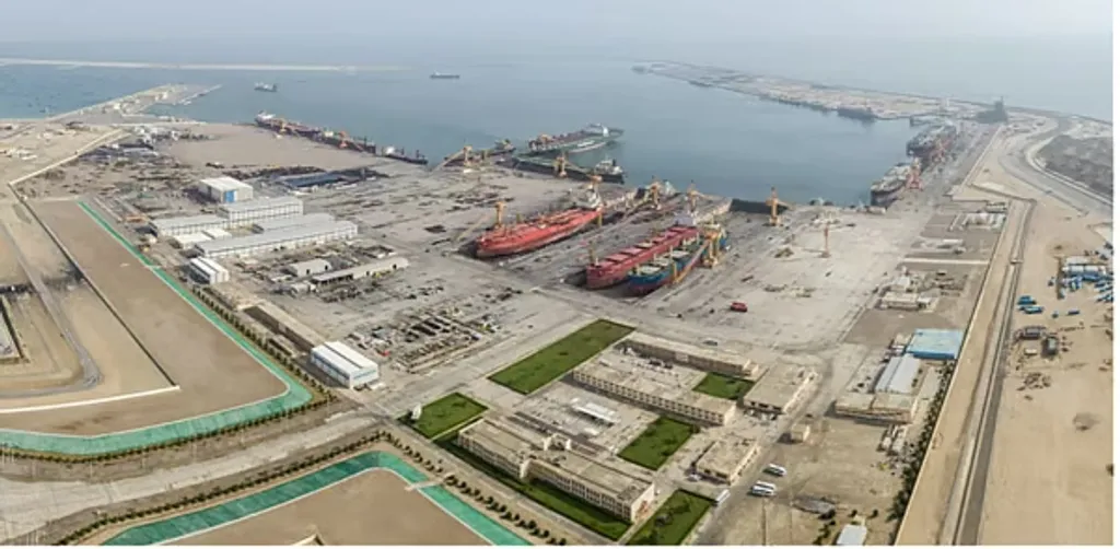 തടസ്സമില്ലാത്ത ഗതാഗത, ലോജിസ്റ്റിക്സ് ശൃംഖലകളെ വളരെയധികം ആശ്രയിച്ചാണ് ഗൾഫ് സമ്പദ്‌വ്യവസ്ഥ നിലനിൽക്കുന്നത്.