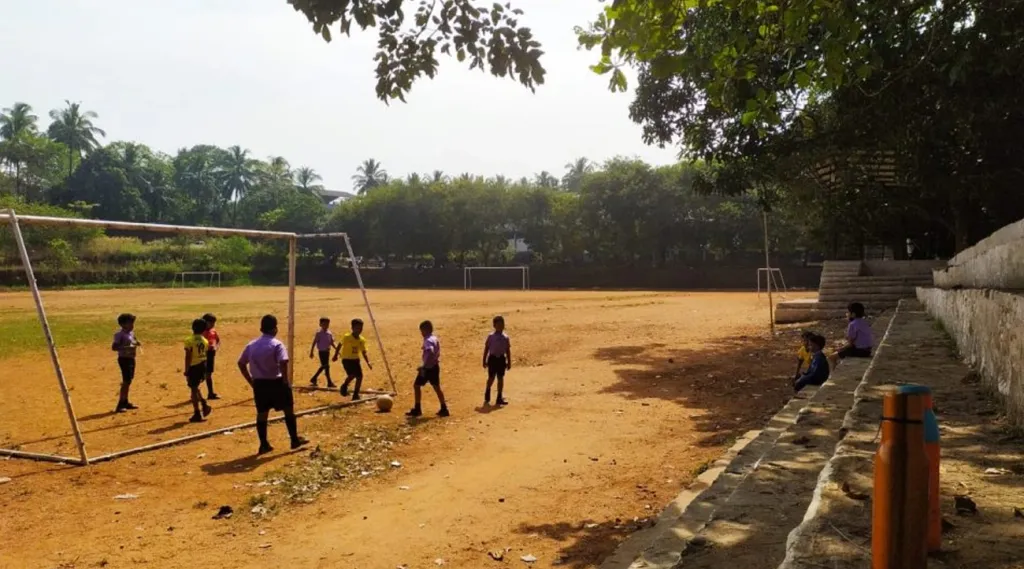 കുട്ടികൾ പഠിക്കുന്നതും നിർണായക കഴിവുകൾ വികസിപ്പിക്കുന്നതും  കളികളിലൂടെയാണ്. കുട്ടികൾക്ക് കളി വെറും വിനോദത്തിനു മാത്രമല്ല പഠനത്തിനും സഹായകമാകുന്നു. 