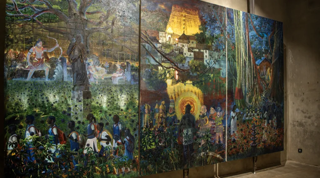 അകത്തേക്ക് പ്രവേശിച്ചാൽ രതീഷ് ടി രചിച്ച അജ്ഞാതപുഷ്പമുള്ള ഒരു ഇന്ത്യൻ ഉദ്യാനം എന്ന ലിനനിൽ തീർത്ത എണ്ണഛായ ചിത്രം കാണാം