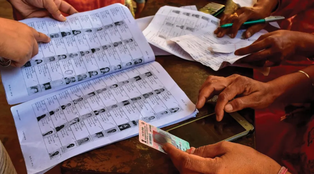 എസ്.ഐ.ആറിനുശേഷമുള്ള വോട്ടർ പട്ടികയുടെ അടിസ്ഥാനത്തിലാണ് നാളെ നിയമസഭാ വോട്ടെടുപ്പ് എന്നത് ഒരു സവിശേഷതയാണ്. 2.69 കോടി വോട്ടർമാരാണ് ഇത്തവണ പട്ടികയിലുള്ളത്.