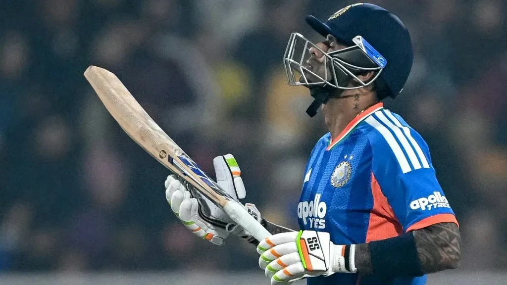 ലോകകപ്പിലെ ഫേവറിറ്റ്സായ ടീം ഇന്ത്യയുടെ പ്രകടനം ആദ്യമത്സരം മുതൽക്ക് തന്നെ അത്ര പ്രതീക്ഷ നൽകുന്നതായിരുന്നില്ല. ക്യാപ്റ്റൻ സൂര്യകുമാറിൻെറ പ്രകടനമാണ് ആദ്യമത്സരത്തിൽ ഇന്ത്യയെ വിജയത്തിലേക്ക് എത്തിച്ചത്. 