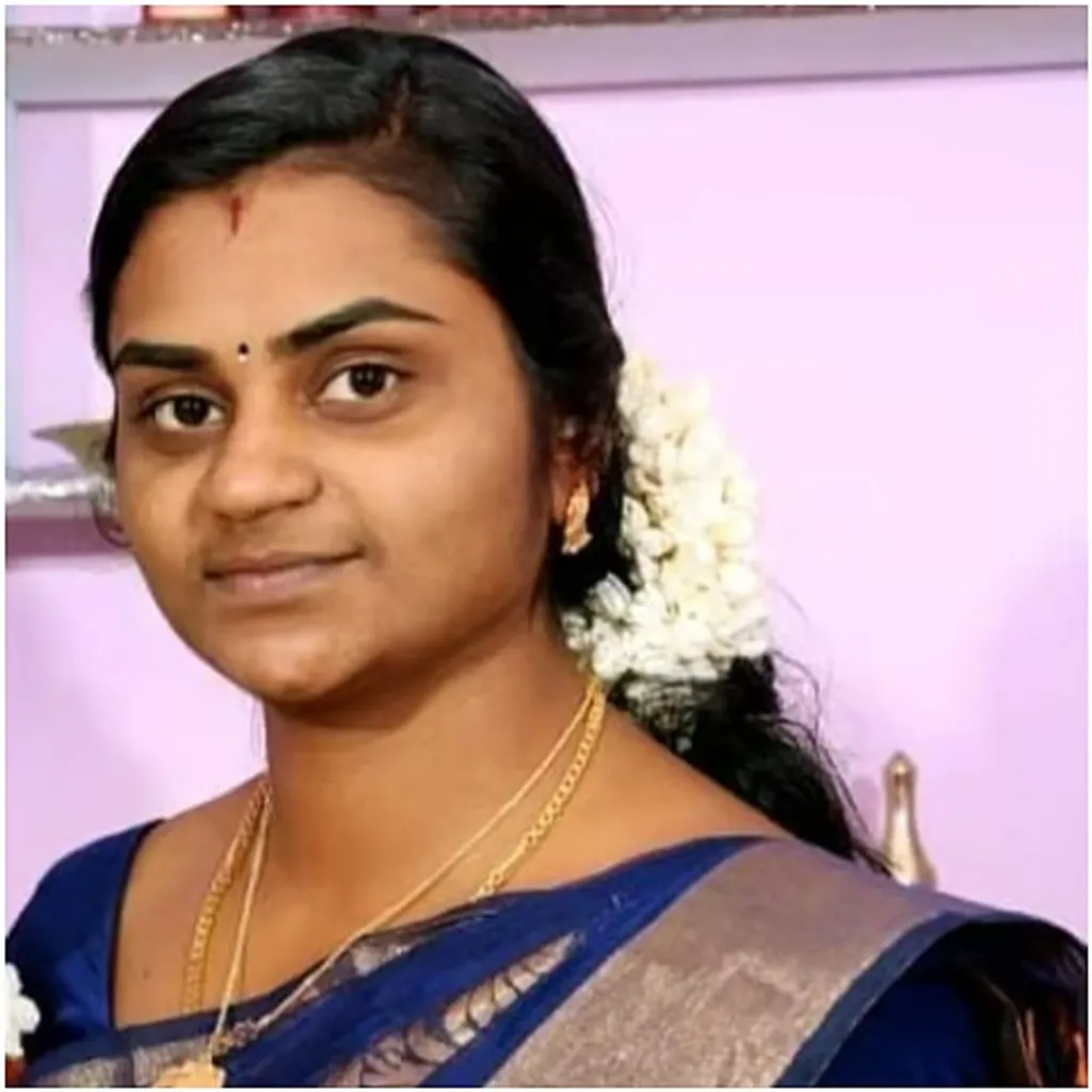 ഇസ്രായേലിൽ ജോലി ചെയ്യ്തിരുന്ന സൗമ്യ സന്തോഷ് ഹമാസിന്റെ റോക്കറ്റ് ആക്രമണത്തിൽ കൊല്ലപ്പെട്ടിരുന്നു. യുദ്ധം മലയാളിയുടെ പ്രവാസ ജീവിതം സംഘർഷഭരിതവും യാതനാപൂർണവുമാക്കി. 