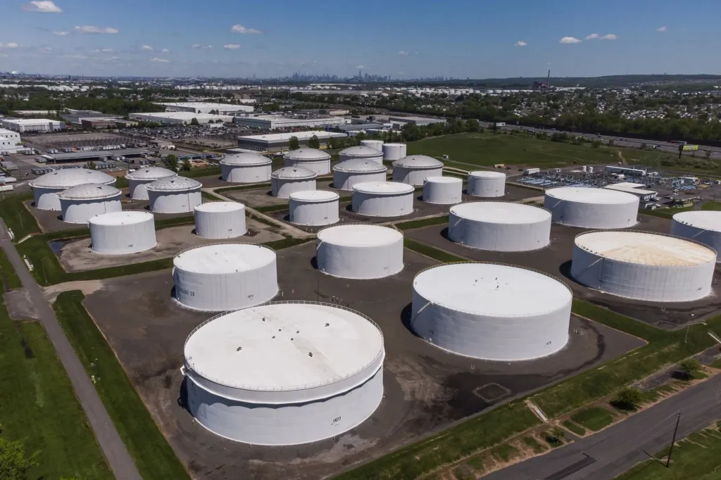 ആഗോള എണ്ണവിപണിയിൽ അപ്രതീക്ഷിതമായി ഉണ്ടാകുന്ന വിലക്കയറ്റത്തെയും വിതരണ തടസ്സങ്ങളെയും നേരിടാൻ അമേരിക്കയ്ക്ക് ഉള്ള ഏറ്റവും വലിയ അടിയന്തര ഊർജ്ജ ശേഖരമാണ് SPR.