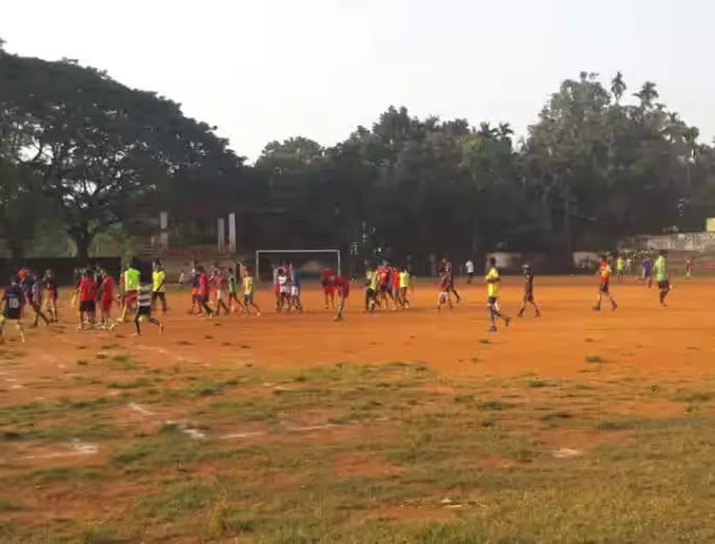 സ്കൂളുകൾക്ക് പ്രവർത്തനാനുമതി നൽകുമ്പോൾ കളിസ്ഥലം നിർബന്ധമാക്കുന്നതിനുള്ള ശക്തമായ നിയമം വേണം. കളിസ്ഥലങ്ങളില്ലാത്ത സ്കൂളുകൾക്ക് അത് കണ്ടെത്താനുള്ള പ്രവർത്തനങ്ങൾക്ക് നിർദ്ദേശം നൽകണം.