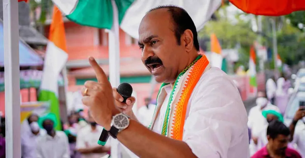 സി.പി.എം - ബി.ജെ.പി ഡീൽ ആണെന്ന ഒരടിസ്ഥാനവുമില്ലാത്ത ആരോപണം ഉന്നയിച്ച് പ്രതിപക്ഷനേതാവ് വി.ഡി.സതീശൻ, മൂന്നാം തവണയും ഇടതുപക്ഷ ജനാധിപത്യമുന്നണി തന്നെ ജയിച്ചുകയറാനാണ് സാധ്യതയെന്ന് മനസ്സിലാക്കി മുൻകൂർ ജാമ്യമെടുക്കുകയാണ്.