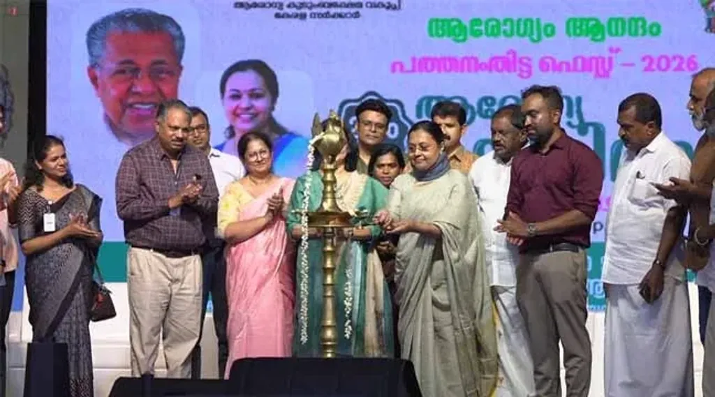 വിവിധ ക്ഷേമ പെൻഷനുകൾ, ആരോഗ്യ മേഖലയിൽ ആർദ്രം മിഷനിലൂടെ സർക്കാർ ആശുപത്രികളെ മെച്ചപ്പെടുത്തുകയും ജനങ്ങളുടെ പ്രാപ്യത വർദ്ധിപ്പിക്കുകയും ചെയ്തത്, പാലിയേറ്റീവ് കെയർ, അതിദാരിദ്ര്യ നിർമ്മാർജ്ജനം തുടങ്ങിയ സംരംഭങ്ങൾ സമ്പൂർണ്ണമല്ലെങ്കിലും നയങ്ങൾക്കനുസരിച്ചുള്ളവ ആയിരുന്നു. 