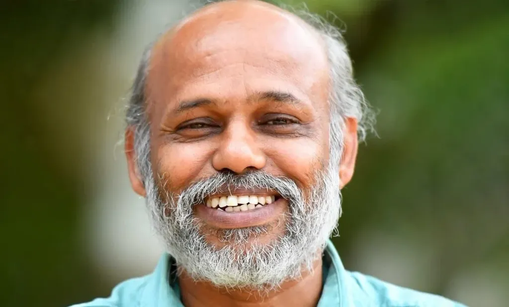 വിഷ്ണുപ്രസാദ്. കേരളത്തിലെ അതിഗംഭീരരും അല്ലാത്തവരുമായ കവികൾക്കിടയിൽ ഒരു പരൽമീനിന്റെ ജലവഴിയെങ്കിലും തനിക്കും ഉണ്ടെന്നു വിശ്വസിക്കുന്ന കവിയാണ് വിഷ്ണുപ്രസാദ്.