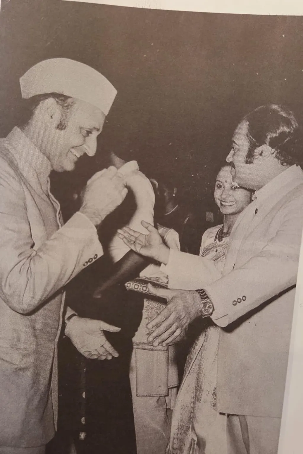 കേന്ദ്രമന്ത്രിയും ഗവർണറുമായിരുന്ന മുതിർന്ന കോൺഗ്രസ് നേതാവ് ഡോ. കരൺസിങിനൊപ്പം  കെ.പി. ഉണ്ണികൃഷ്ണൻ.