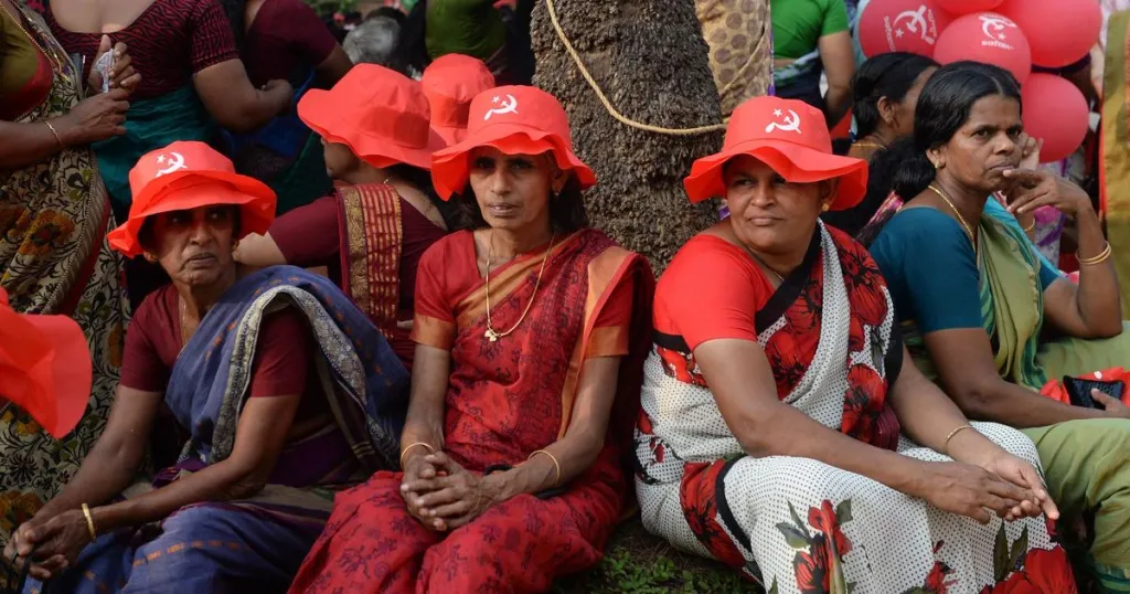  വ്യത്യസ്ത വിഭാഗങ്ങളിൽ പെടുന്ന സ്ത്രീകൾ രാഷ്ട്രീയമായി അടിച്ചമർത്തപ്പെടുന്ന രീതികൾക്ക് സമാന സ്വഭാവമുള്ളതിനാൽ, അത് തിരിച്ചറിയുക എന്നത് രാഷ്ട്രീയ പാർട്ടികളുടെ ജനാധിപത്യ സ്വഭാവത്തിന്റെ പ്രകടമാക്കൽ കൂടിയാണ്.