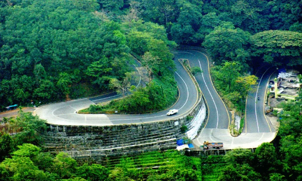 വലിയ ദുരന്തങ്ങൾക്കിരയായിട്ടും നമ്മുടെ സമൂഹമോ അധികാരികളോ വീണ്ടുവിചാരത്തിന് തയ്യാറായിട്ടില്ലെന്നുമാത്രമല്ല; വയൽ നികത്തൽ, കെ റെയിൽ, തുരങ്കപാത തുടങ്ങിയ അപായകരമായ പദ്ധതികൾക്ക് ആവേശത്തോടെ ഇറങ്ങി പുറപ്പെട്ടിരിക്കുന്നു. 