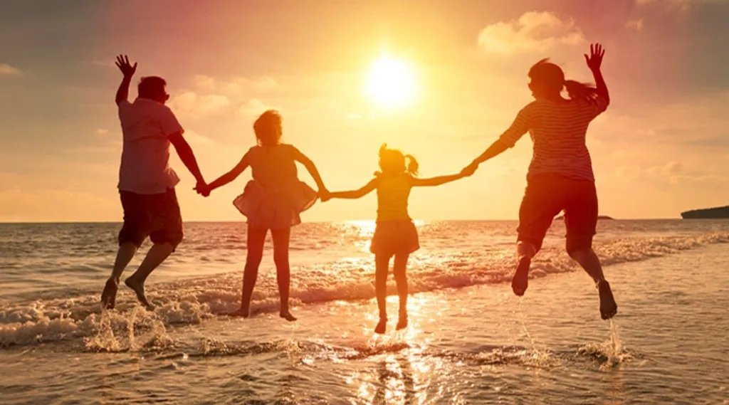 മറ്റു സംസ്ഥാനങ്ങളിൽ  ഉണ്ടായിരുന്നതുപോലെ  കേരളത്തിൽ “നാം രണ്ട് നമുക്ക് രണ്ട്” (We two, ours two) എന്ന നയം ഒരിക്കലും നിർബന്ധിതമായിരുന്നില്ല. കുടുംബാസൂത്രണം ഇവിടെ ഒരിക്കലും ബലമായി നടപ്പാക്കിയില്ല.