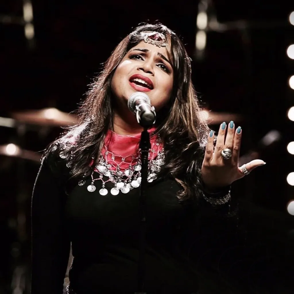 അനിത ഷെയ്ക്ക് പാടിയ “ഓ മാമ മാമ ചന്ദാമാമാ”,  “ഓല, ഓല, ഓല ആ ഒത്തപ്പന ഓല” എന്നീ പാട്ടുകൾ അവ ഇറങ്ങിയ കാലത്തുതന്നെ കേട്ടിട്ടുണ്ട് എങ്കിലും പാട്ടുകൾ പാടിയത് അനിത ഷെയ്ക്ക് ആണ് എന്ന് മനസ്സിലാക്കിയിരുന്നില്ല.