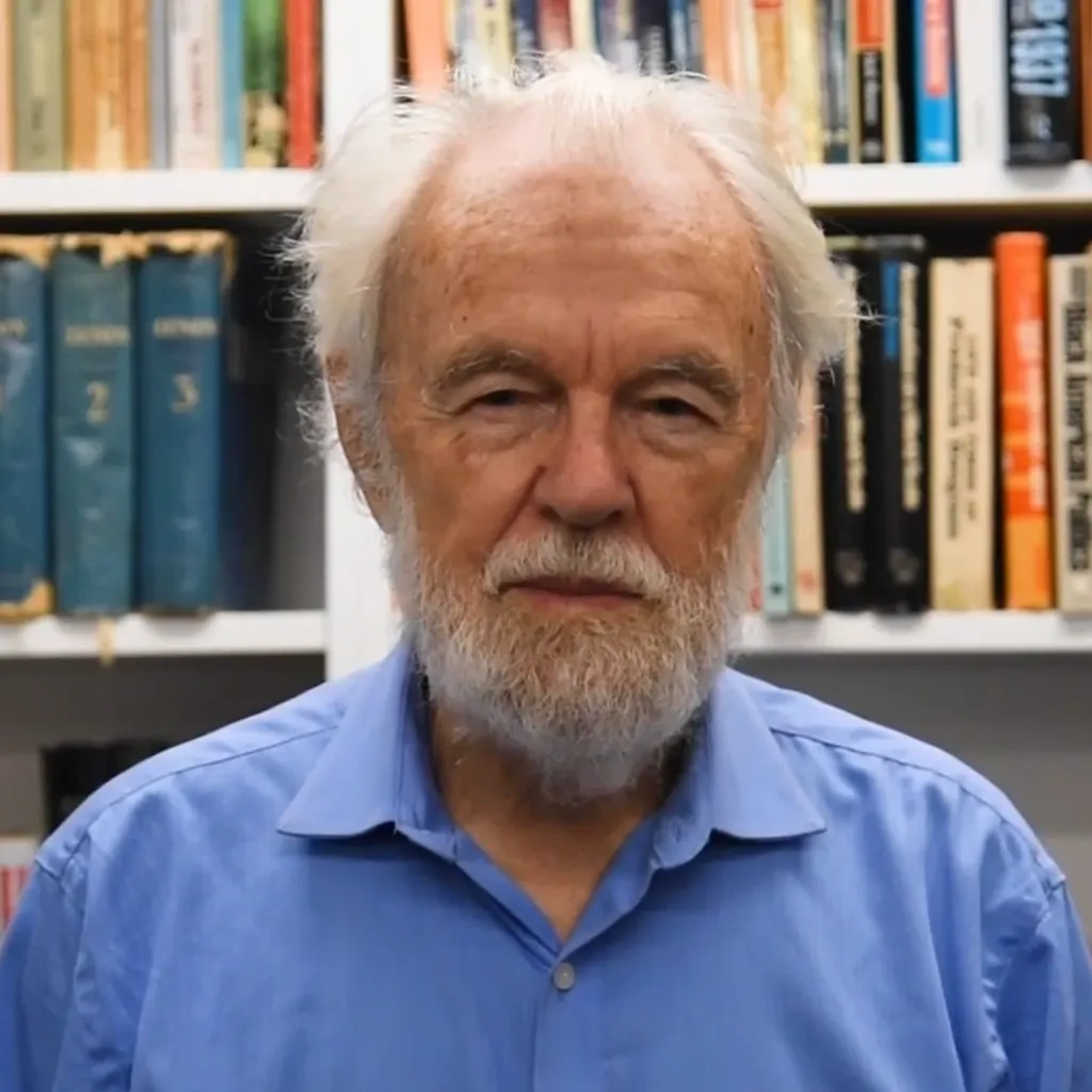 ഡേവിഡ് ഹാർവി. ഹാർവി മുന്നോട്ടുവെക്കുന്ന അതിശയിപ്പിക്കുന്ന ഒരു വാദം, കഴിഞ്ഞ രണ്ട് നൂറ്റാണ്ടുകളായി പടിഞ്ഞാറൻ രാജ്യങ്ങളിലേക്ക് ഒഴുകിക്കൊണ്ടിരുന്ന സമ്പത്തിന്റെ ഗതി ഇന്ന് മാറിമറിഞ്ഞുവെന്നും സമ്പത്ത് ഇപ്പോൾ പടിഞ്ഞാറുനിന്ന് കിഴക്കോട്ട് ഒഴുകുകയാണെന്നുമാണ്.
