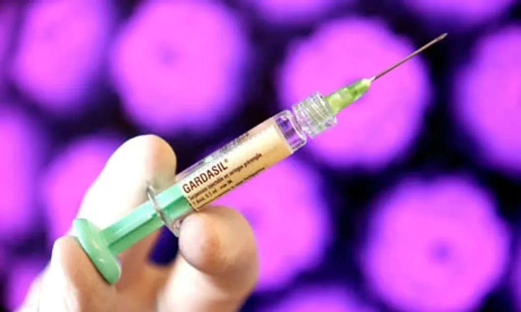 ഗാർഡൻസിൽ എന്ന വാക്സിൻ ഗർഭാശയഗള കാൻസറിനും വാർട്ടുകൾക്കും എതിരെ പ്രതിരോധിക്കും. സർവാരിക്സ് ആണെങ്കിൽ ഗർഭാശയഗള ക്യാൻസറിനെതിരെ മാത്രമേ പ്രവർത്തിക്കുകയുള്ളൂ.