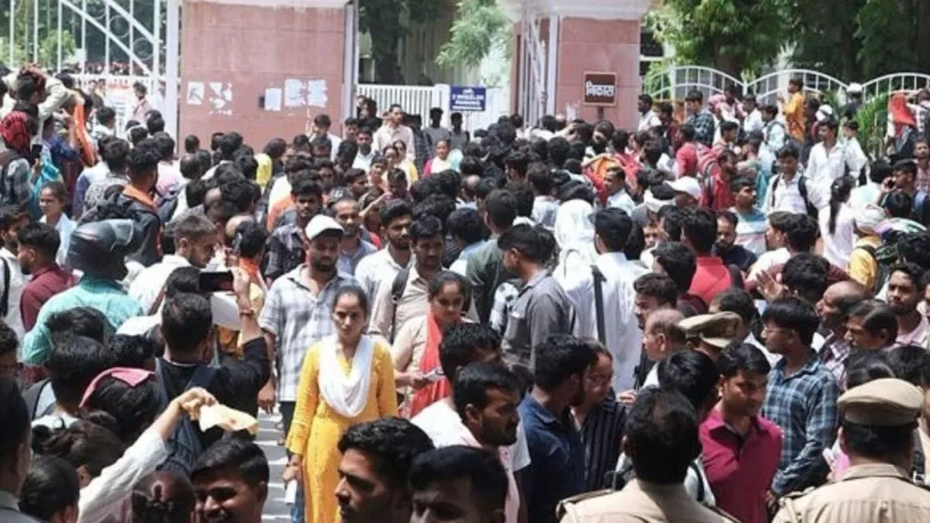 വിദ്യാഭ്യാസവും തൊഴിലും തമ്മിലുള്ള ബന്ധം പൂർണ്ണമായി പുനഃസംഘടിപ്പിക്കും. പഠിച്ചാൽ ജോലി ഉറപ്പ് വരുത്തും. ക്യാമ്പസ് പ്ലേസ്മെന്റ് സർവ്വസാധാരണമാക്കും.