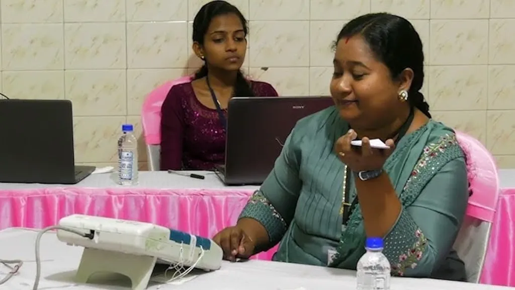 സമയത്തുതന്നെ പോളിംഗ് ആരംഭിക്കേണ്ടത് അനിവാര്യമാണ്. എന്നാൽ, ഈ കൃത്യനിഷ്ഠ പാലിക്കാൻ കഠിനാധ്വാനം ​ചെയ്യുന്ന ഉദ്യോഗസ്ഥരുടെ സുരക്ഷയും 48 മണിക്കൂറിലധികം തുടർച്ചയായി നീളുന്ന ജോലി മൂലമുള്ള ദുരിതങ്ങളും കമ്മീഷന്റെ ശ്രദ്ധയിൽ പെടാറില്ല. 