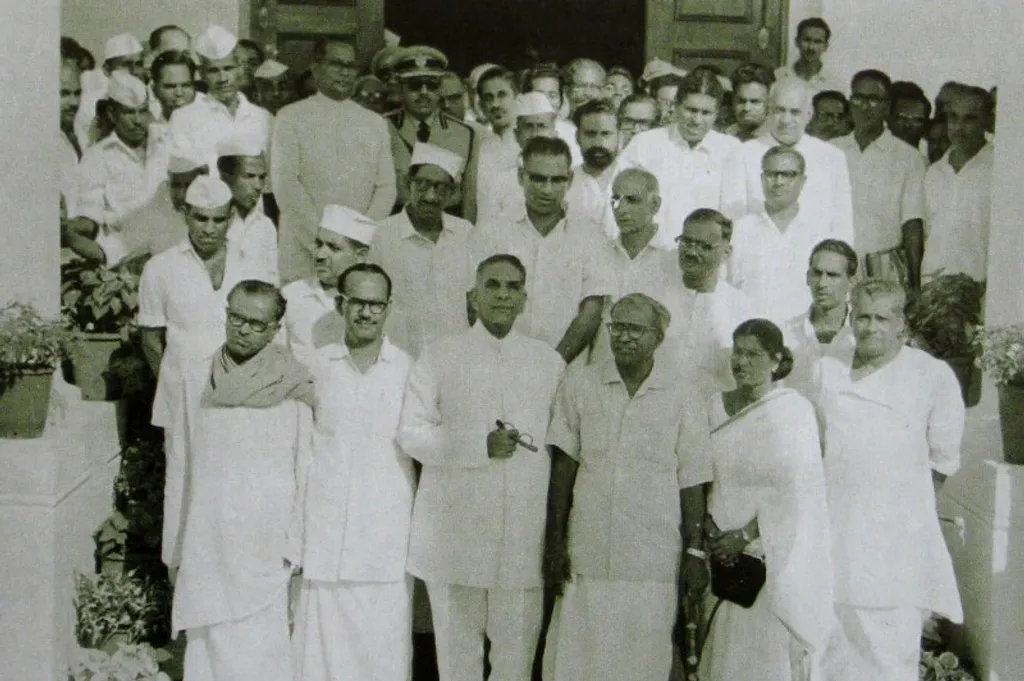 1967-ൽ നിലവിൽ വന്ന സപ്തകക്ഷിമുന്നണിയുടെ നേതൃത്വത്തിലുള്ള രണ്ടാം ഇ.എ.എസ്. മന്ത്രിസഭ.